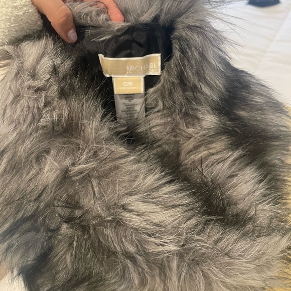 Michael Kors fur boot and scarf set - Picture 4 of 5